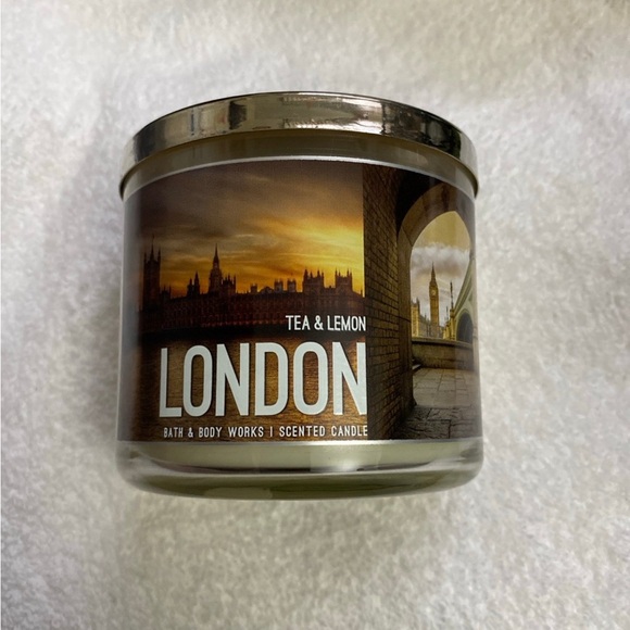 Bath & Body Works London Tea and Lemon. You get the exact candle shown in the - Picture 1 of 4